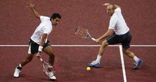 Aisam splashes by beating Federer in Basel Open
